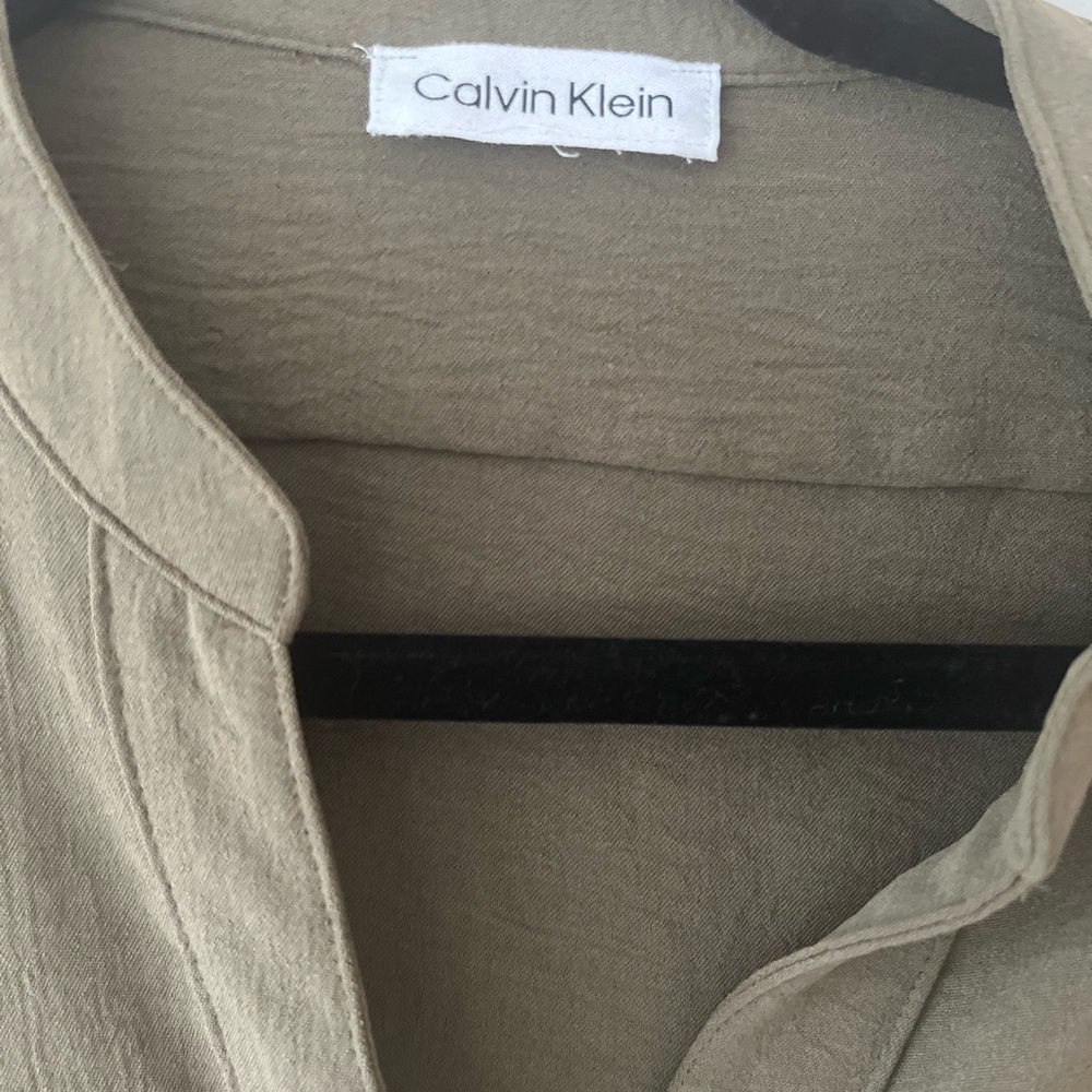 Calvin Klein Olive Green Utility Roll-Tab Sleeve Blouse - Size Medium - Picture 3 of 5